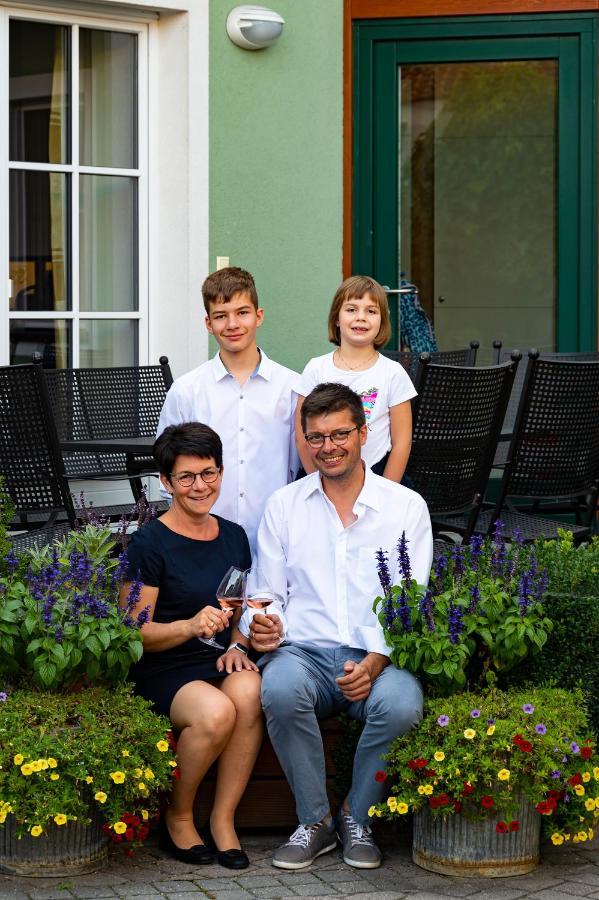 Hotel Weingut Familie Bauer Grossriedenthal Exteriér fotografie